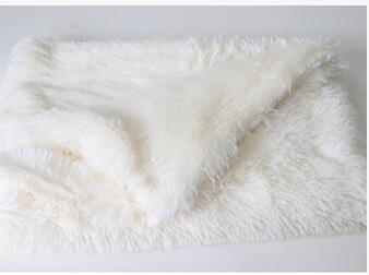 Soft Dog Blanket – Warm Wool & Polyester Cover for Medium and Large Dogs.